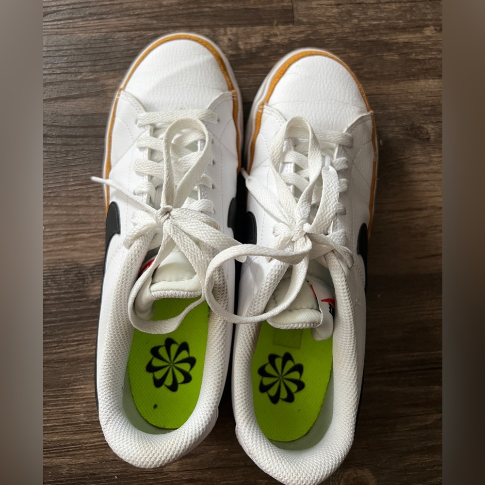 Nike court legacy sneaks